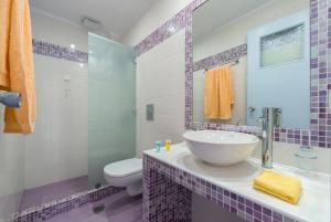 Kupatilo u objektu Akis Hotel