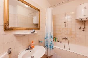 Kúpeľňa v ubytovaní Budget Split Apartment