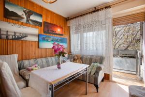 Posedenie v ubytovaní Budget Split Apartment