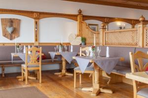 Posezení v ubytování Hartungs Hoteldorf