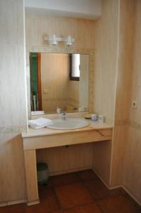 a bathroom with a sink and a mirror at Hotel Langa in Cerezo de Abajo