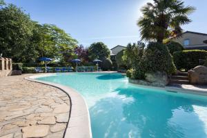 Bazén v ubytování Abbazia Collemedio Resort & Spa nebo v jeho okolí