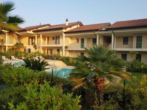 Bazén v ubytování King' s Apartment nebo v jeho okolí