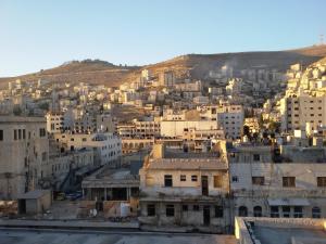 Nespecifikovaný výhled na destinaci Nablus nebo výhled na město při pohledu z hostelu