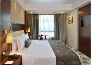 Letto o letti in una camera di Golden Tulip Srinagar