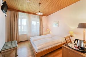 Postel nebo postele na pokoji v ubytování Hotel National Bern