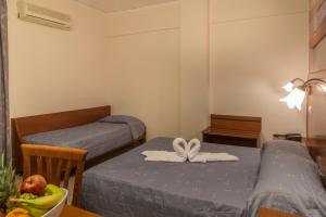 Posteľ alebo postele v izbe v ubytovaní AGRELLI Hotel & Suites