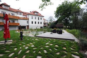 Taman di luar Hotel Geier