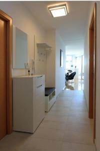 Kuchyňa alebo kuchynka v ubytovaní Luxury Omiš Apartment
