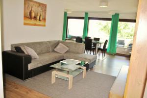 Ein Sitzbereich in der Unterkunft Apartment am Römerkreis