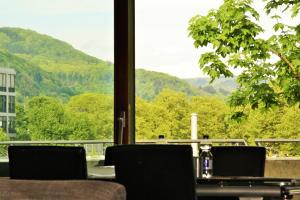 a table with chairs and a view of the mountains at Apartment am Römerkreis in Heidelberg