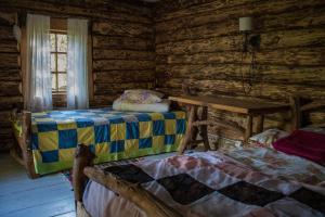 Postel nebo postele na pokoji v ubytování Kuusetuka Tourism Farm