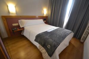 Postel nebo postele na pokoji v ubytování Hotel Brujas De Irues