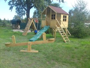 Children's play area sa Zielony Domek Dab Polski