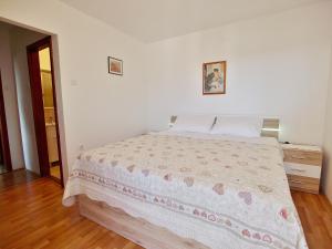 Postel nebo postele na pokoji v ubytování Apartments Fabijanić