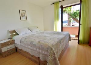 Postel nebo postele na pokoji v ubytování Apartments Fabijanić