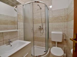 Koupelna v ubytování Apartments Fabijanić + 37 fotografií