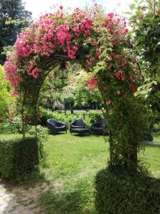 Um jardim no exterior de Quinta Do Crestelo Aparthotel