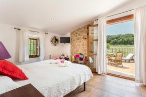 Postel nebo postele na pokoji v ubytování Finca Son Ametler