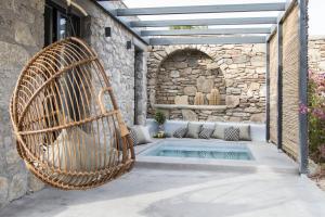 A piscina localizada em My Mykonos Hotel ou nos arredores