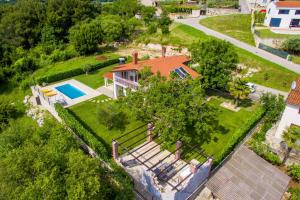 Bazén v ubytování Villa Parenzana nebo v jeho okolí