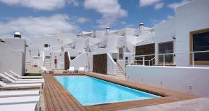 Bazén v ubytovaní La Concha Boutique Apartments - Adults Only alebo v jeho blízkosti