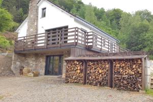 a building with a bunch of fire wood at Le Chalet de Lancre in Stavelot