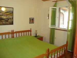 Postel nebo postele na pokoji v ubytování Apartments Lovor