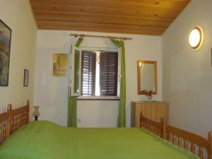 Postel nebo postele na pokoji v ubytování Apartments Lovor