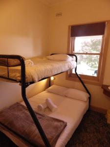Postel nebo postele na pokoji v ubytování Delatite Hotel