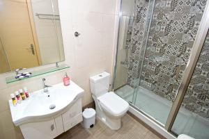 A bathroom at Villa Fantasia- Less than 5-Min Walk to Kalivaki Beach