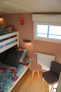 Ένα ή περισσότερα κρεβάτια σε δωμάτιο στο Péniche Mon'ro