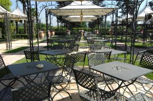 Restaurace v ubytování Royal Garden Assago Milano