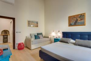 A bed or beds in a room at Residenza D'Epoca Historia Luxury Boutique