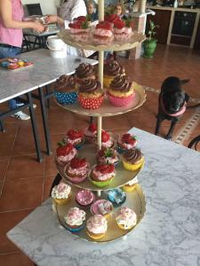 a four tiered tower of cupcakes and cupcakesearcher at Il Giardino delle Esperidi in Fosdinovo