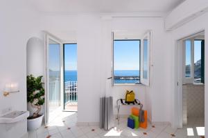 Uma vista do mar tirada do cama e café (B&B)