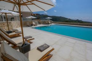 Bazén v ubytování Petani Resort nebo v jeho okolí