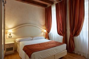 Uma cama ou camas num quarto em Albergo Mazzanti