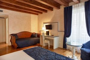 Uma televisão e/ou sistema de entretenimento em Albergo Mazzanti