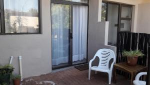 Un balcón o terraza en Self-catering Studio, Unit 6 on Krupp