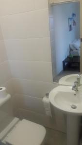 Un baño de Self-catering Studio, Unit 6 on Krupp