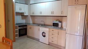 A kitchen or kitchenette at Apartamentos Olympia Center