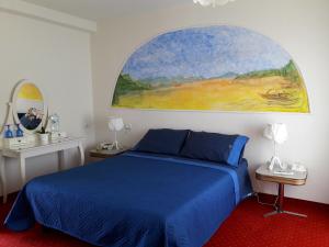 A bed or beds in a room at Hotel Nautilus