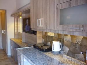 Kuchyň nebo kuchyňský kout v ubytování Street61 Apart Hotel