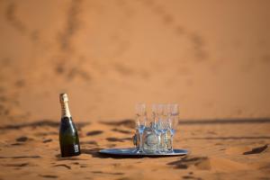 Nápoje v ubytování Erg Chebbi Luxury Desert Camp