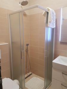 Koupelna v ubytování Guesthouse Galimar + 34 fotografií