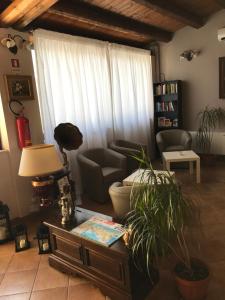 B&B Villa Eben Ezer tesisinde bir oturma alanı