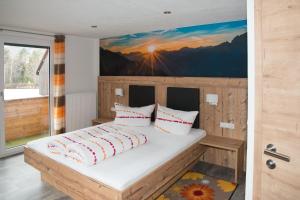 Letto o letti in una camera di Haus Moosbrugger