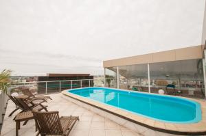 a swimming pool on the roof of a building at Jacques Georges Tower in Pelotas