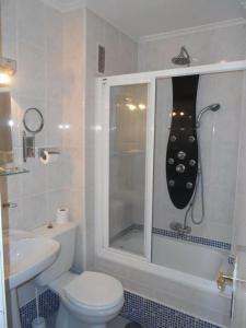 A bathroom at Hotel Canton